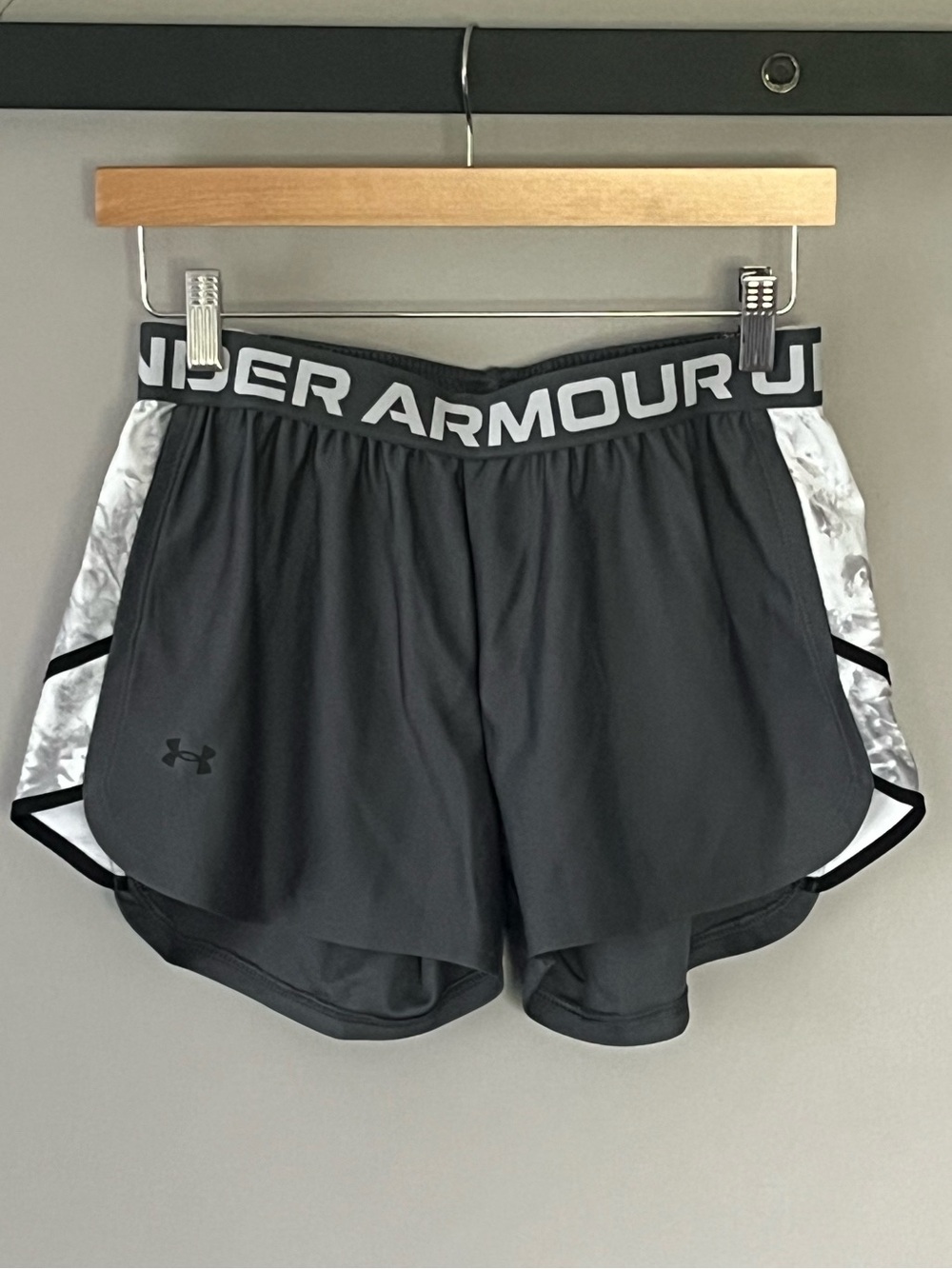Under Armour Play Up Print Inset Running Shorts with White Marble Side Panels